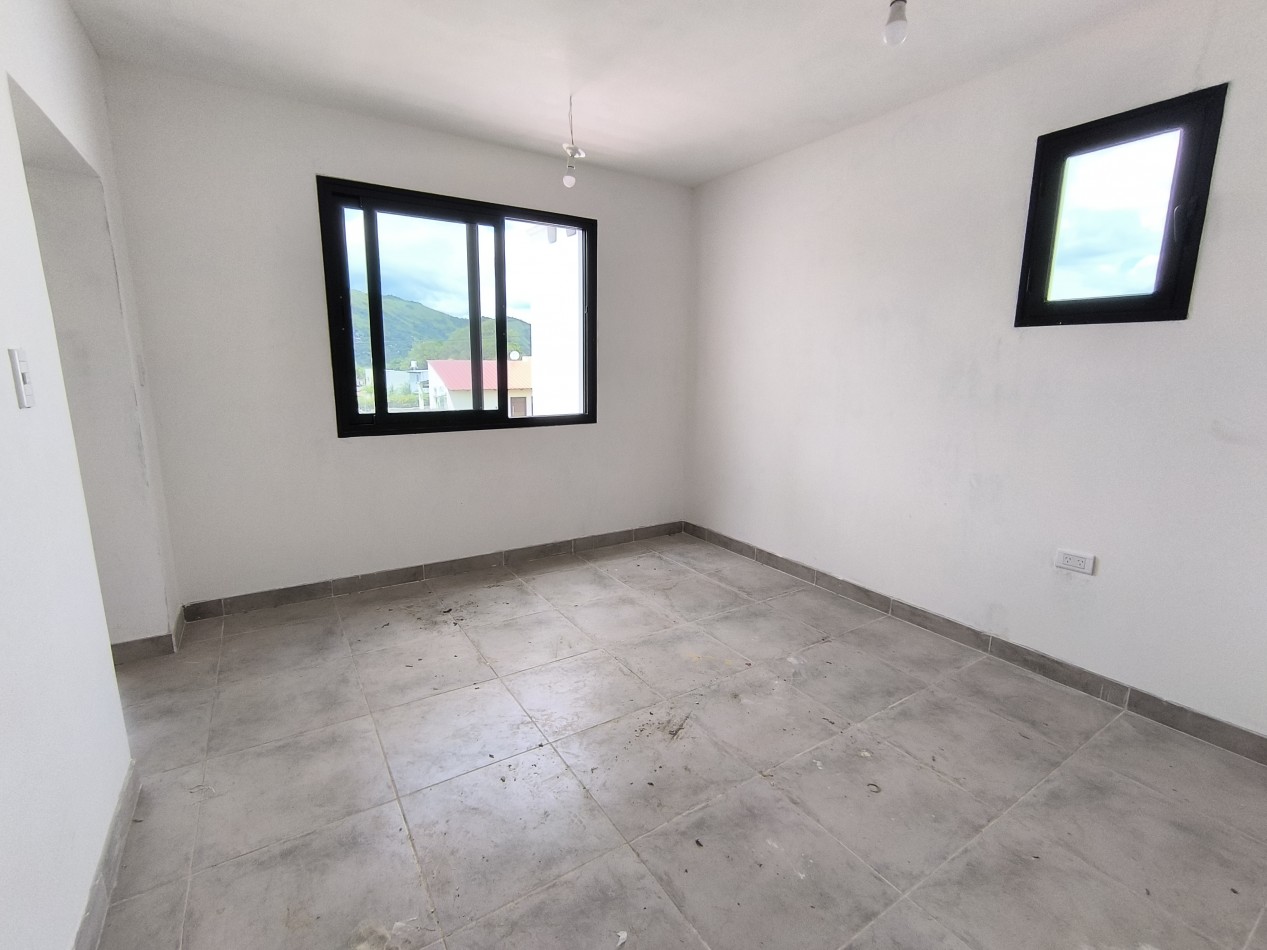 VENTA EN VAQUEROS - CASA DE 4 DORMITORIOS A ESTRENAR