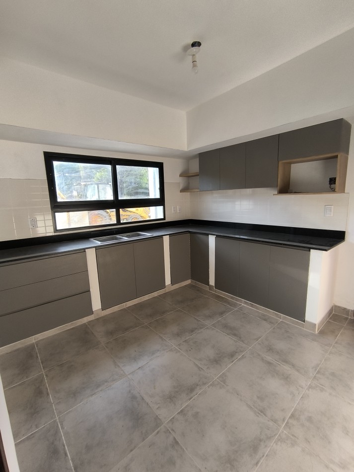 VENTA EN VAQUEROS - CASA DE 4 DORMITORIOS A ESTRENAR