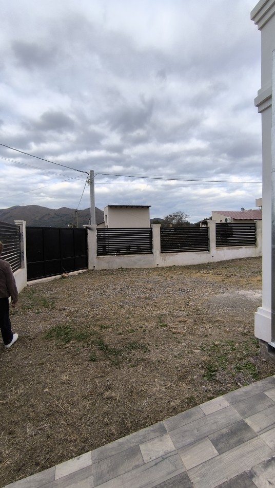 VENTA EN VAQUEROS - CASA DE 4 DORMITORIOS A ESTRENAR