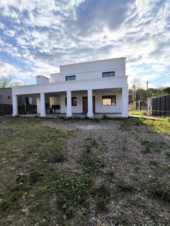 VENTA EN VAQUEROS - CASA DE 4 DORMITORIOS A ESTRENAR