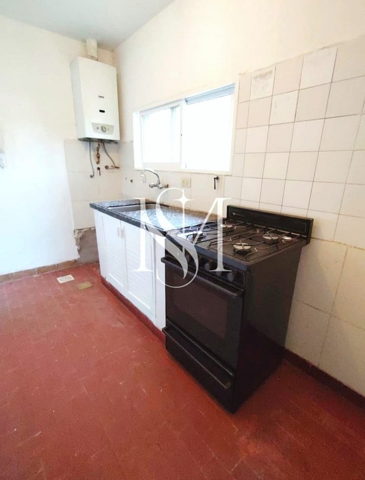 SE VENDE DEPARTAMENTO - 4 HABITACIONES CON COCHERA CERRADA - PARQUE LA VEGA