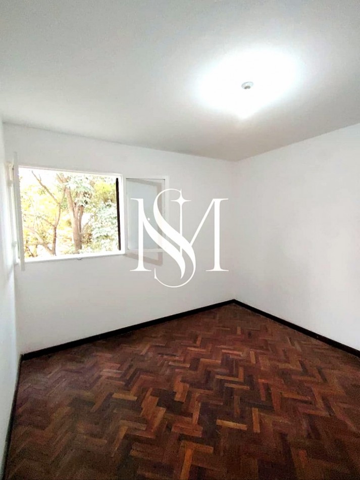 SE VENDE DEPARTAMENTO - 4 HABITACIONES CON COCHERA CERRADA - PARQUE LA VEGA