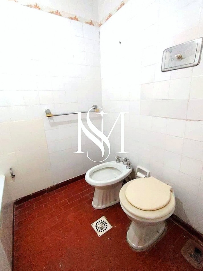 SE VENDE DEPARTAMENTO - 4 HABITACIONES CON COCHERA CERRADA - PARQUE LA VEGA