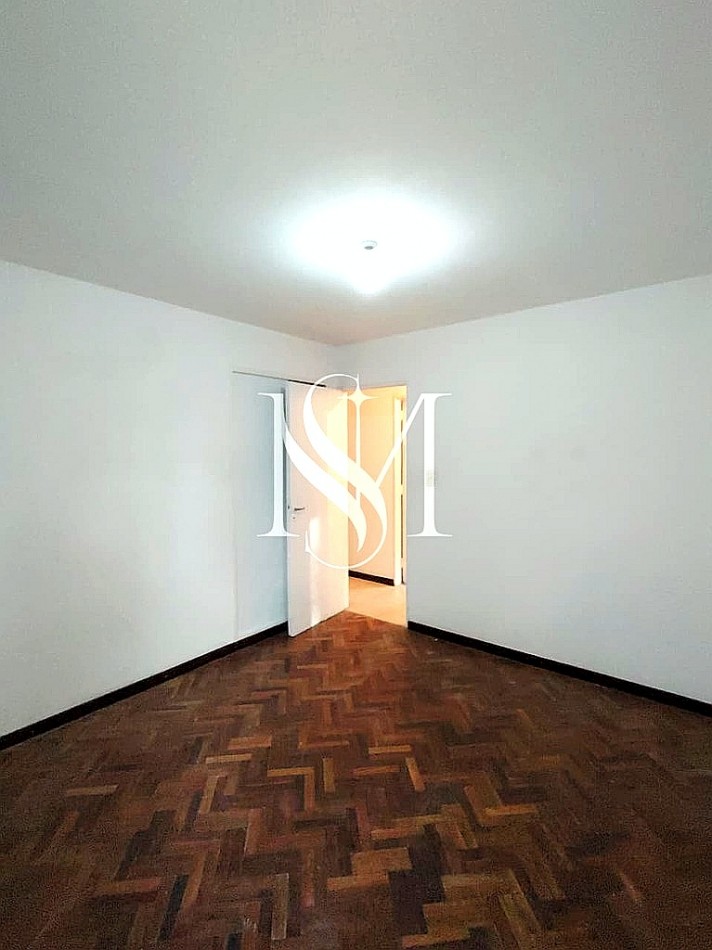 SE VENDE DEPARTAMENTO - 4 HABITACIONES CON COCHERA CERRADA - PARQUE LA VEGA
