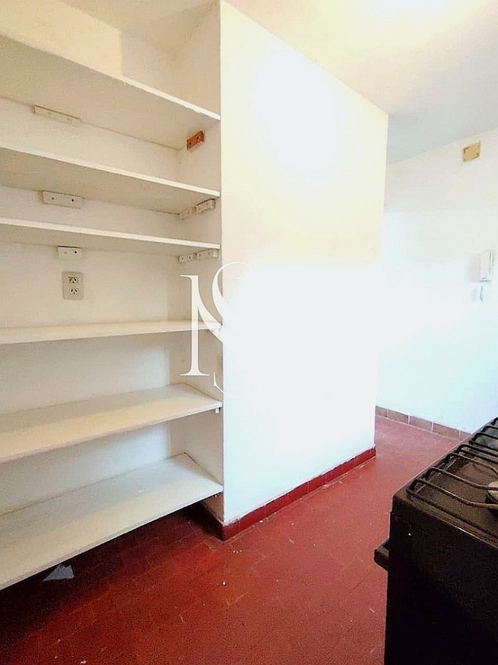 SE VENDE DEPARTAMENTO - 4 HABITACIONES CON COCHERA CERRADA - PARQUE LA VEGA