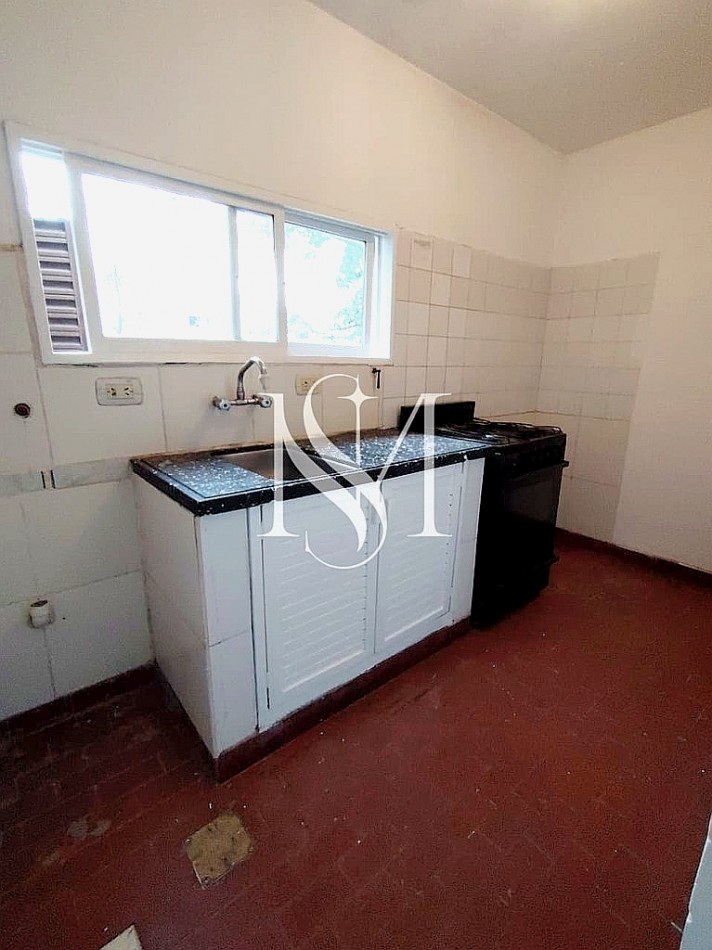 SE VENDE DEPARTAMENTO - 4 HABITACIONES CON COCHERA CERRADA - PARQUE LA VEGA