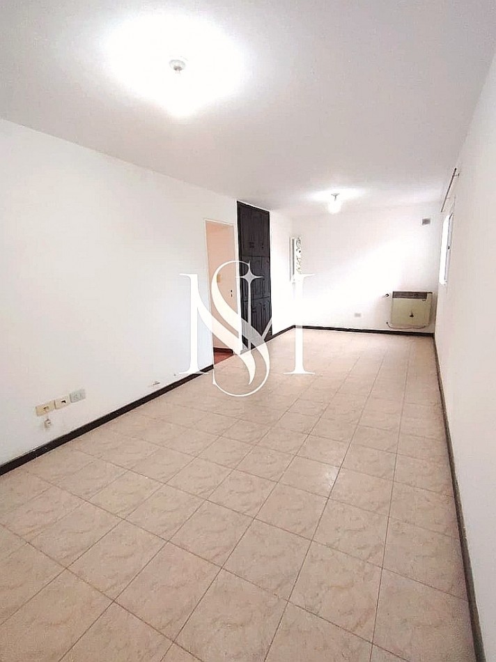 SE VENDE DEPARTAMENTO - 4 HABITACIONES CON COCHERA CERRADA - PARQUE LA VEGA