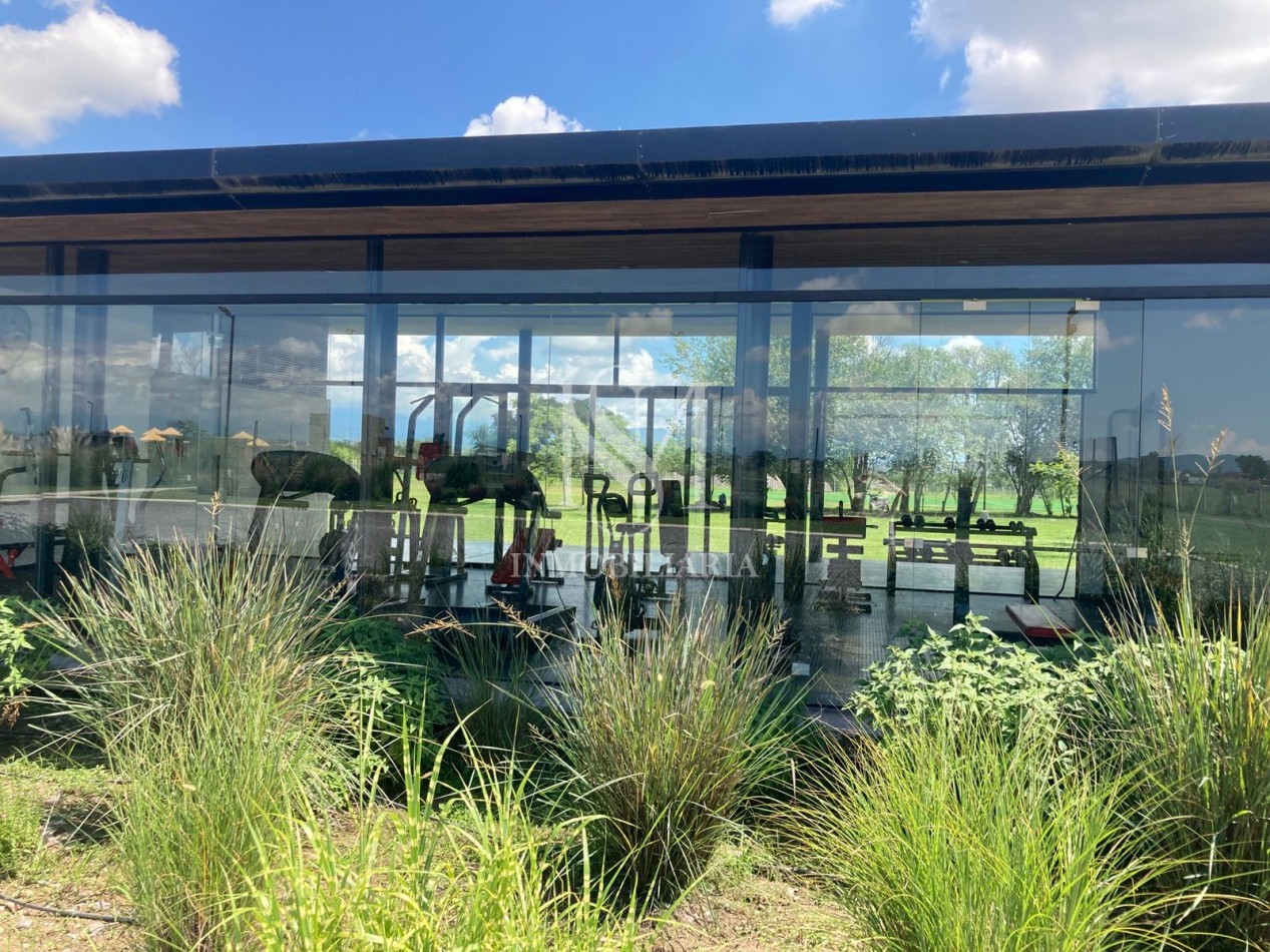 VENTA: Terreno en barrio privado  "La Verbena"