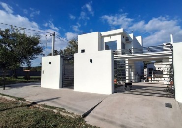 EN VENTA Casa de 2 plantas c/ pileta en Cerrillos