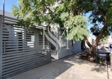 SE VENDE CASA DE 5 HABITACIONES Y COCHERA - DOS PLANTAS - BARRIO EL HUAICO - ZONA NORTE