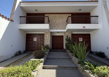 ALQUILER: CASA DE CATEGORIA SOBRE AV. URUGUAY