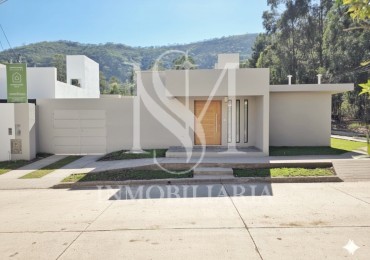 CASA EN VENTA BARRIO LOS PROFESIONALES